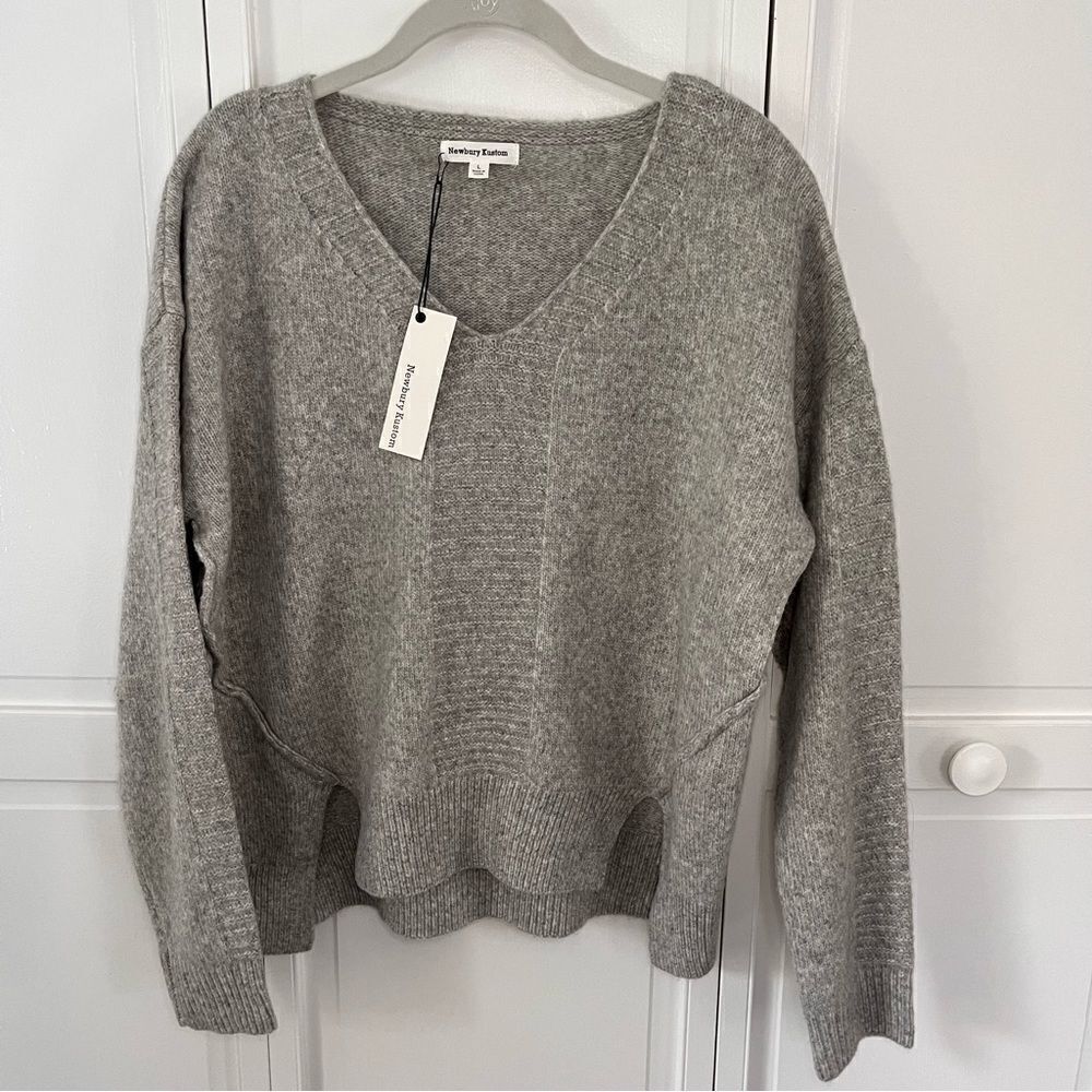 NWT Newbury Kustom V Neck Wool Blend Gray Sweater Unique Cut Out Hem Size Large
